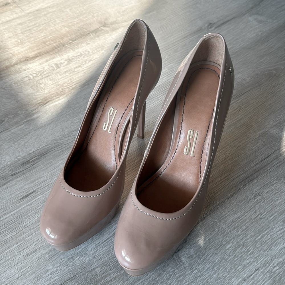Nude Platform Pumps Size 8 Elegant Classic Heels